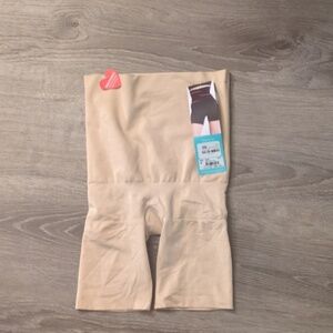 Assets by Spanx high waisted shaping shorts size medium